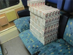 Slika PU_VS/Krijumcarenja/Vlak/cigarete u vlaku na sjedalu.jpg